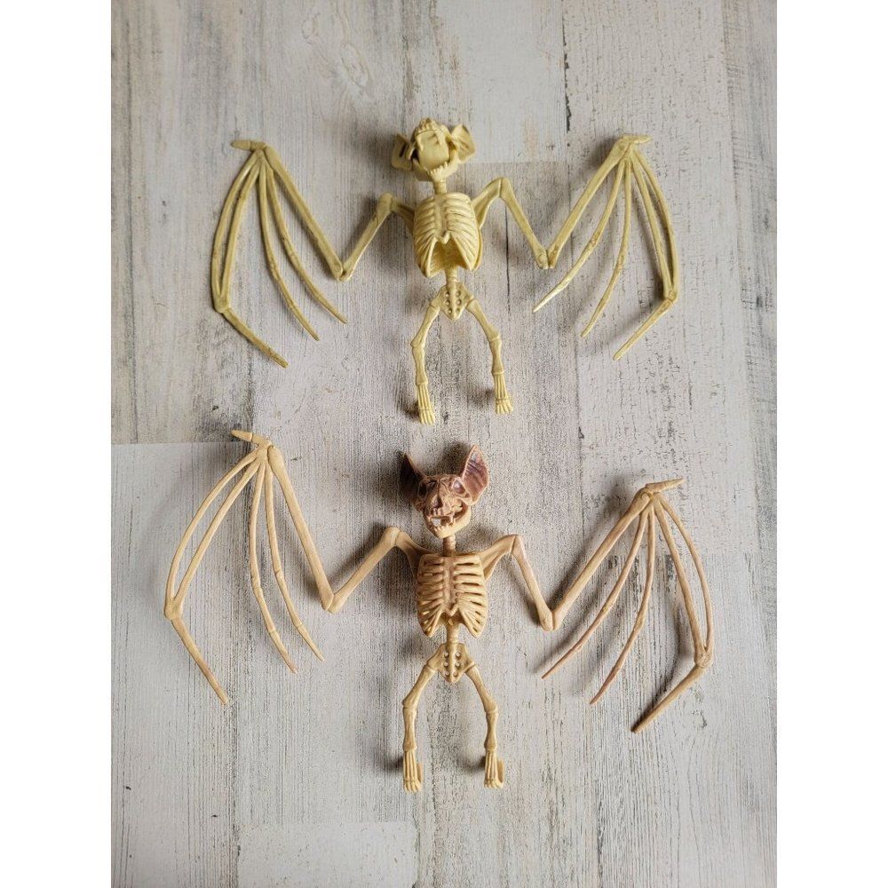 Greenbrier Halloween skeleton hanging bat set pop decor